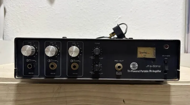 Electronics branded amplifier made for Banasr in Saudi Arabia (front)
